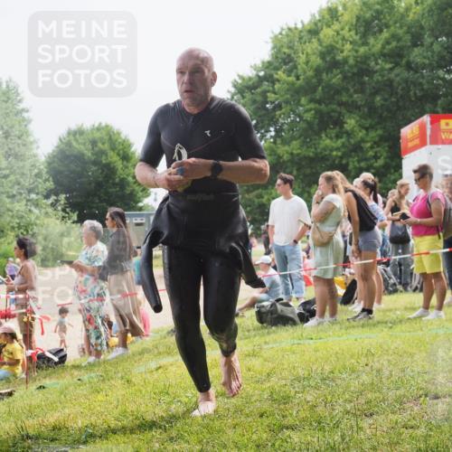 15.06.2025 - 27. Vierlanden-Triathlon KatJ http://msf.ph/oto/8029706 15.06.2025 11:05:51 Schwimmen 779, 837, 854 meine-sportfotos.de
