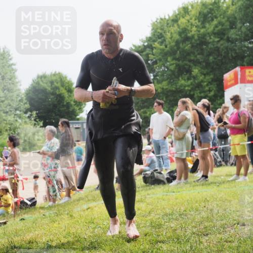 15.06.2025 - 27. Vierlanden-Triathlon KatJ http://msf.ph/oto/8029712 15.06.2025 11:05:52 Schwimmen 779, 837, 854 meine-sportfotos.de