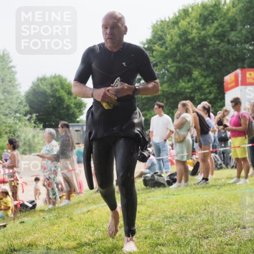 15.06.2025 - 27. Vierlanden-Triathlon KatJ http://msf.ph/oto/8029718 15.06.2025 11:05:52 Schwimmen 779, 837, 854 meine-sportfotos.de