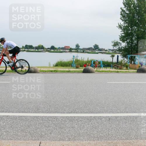 21.06.2025 - 27. Vierlanden-Triathlon H.Heesch http://msf.ph/oto/8029730 15.06.2025 11:29:29 Radfahren 878, 880 meine-sportfotos.de