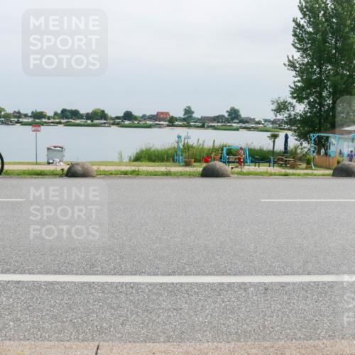 21.06.2025 - 27. Vierlanden-Triathlon H.Heesch http://msf.ph/oto/8029733 15.06.2025 11:29:29 Radfahren 878, 880 meine-sportfotos.de