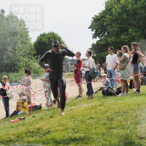 15.06.2025 - 27. Vierlanden-Triathlon KatJ http://msf.ph/oto/8029735 15.06.2025 11:05:58 Schwimmen 779, 819, 837 meine-sportfotos.de