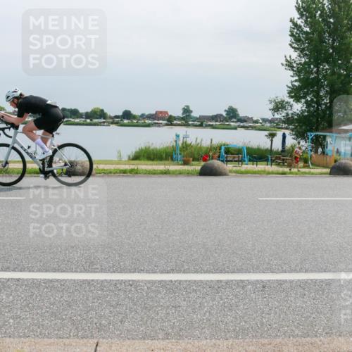 21.06.2025 - 27. Vierlanden-Triathlon H.Heesch http://msf.ph/oto/8029738 15.06.2025 11:29:31 Radfahren 218, 695, 878, 880 meine-sportfotos.de