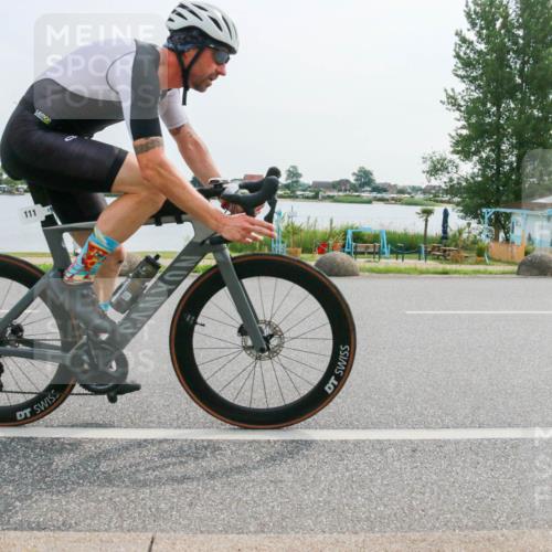 15.06.2025 - 27. Vierlanden-Triathlon H.Heesch http://msf.ph/oto/8029765 15.06.2025 10:31:08 Radfahren 11, 111, 135, 303, 356, 474 meine-sportfotos.de