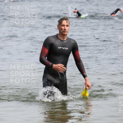 15.06.2025 - 27. Vierlanden-Triathlon Lena Gebhardt http://msf.ph/oto/8029803 15.06.2025 11:06:10 Schwimmen 670, 817, 855, 857 meine-sportfotos.de