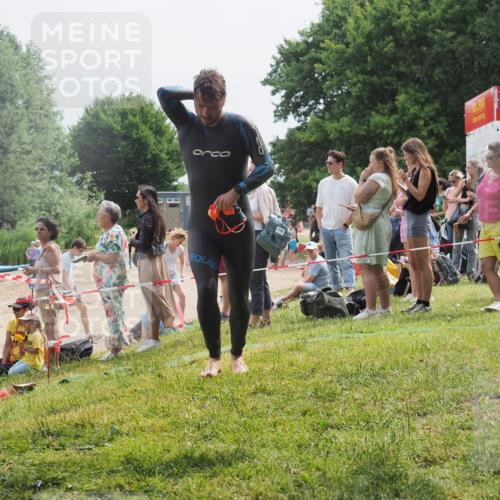 15.06.2025 - 27. Vierlanden-Triathlon KatJ http://msf.ph/oto/8029815 15.06.2025 11:06:03 Schwimmen 670, 779, 817, 819 meine-sportfotos.de