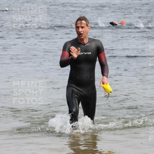 15.06.2025 - 27. Vierlanden-Triathlon Lena Gebhardt http://msf.ph/oto/8029825 15.06.2025 11:06:13 Schwimmen 670, 817, 855, 857 meine-sportfotos.de