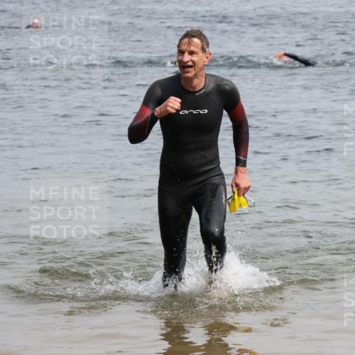 15.06.2025 - 27. Vierlanden-Triathlon Lena Gebhardt http://msf.ph/oto/8029832 15.06.2025 11:06:13 Schwimmen 670, 817, 855, 857 meine-sportfotos.de