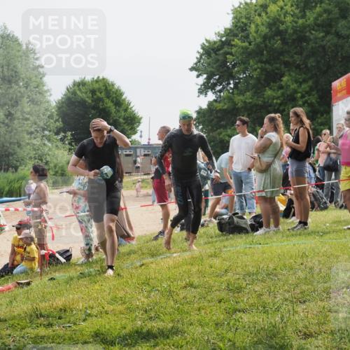 15.06.2025 - 27. Vierlanden-Triathlon KatJ http://msf.ph/oto/8029857 15.06.2025 11:06:07 Schwimmen 670, 779, 817, 819, 855 meine-sportfotos.de