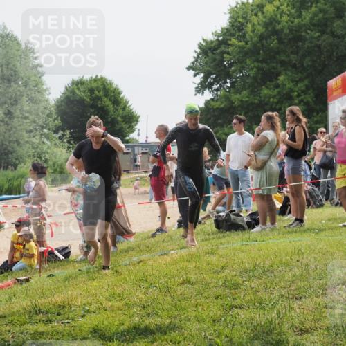 15.06.2025 - 27. Vierlanden-Triathlon KatJ http://msf.ph/oto/8029860 15.06.2025 11:06:07 Schwimmen 670, 779, 817, 819, 855 meine-sportfotos.de