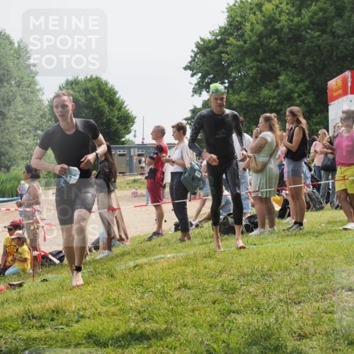 15.06.2025 - 27. Vierlanden-Triathlon KatJ http://msf.ph/oto/8029879 15.06.2025 11:06:07 Schwimmen 670, 779, 817, 819, 855 meine-sportfotos.de