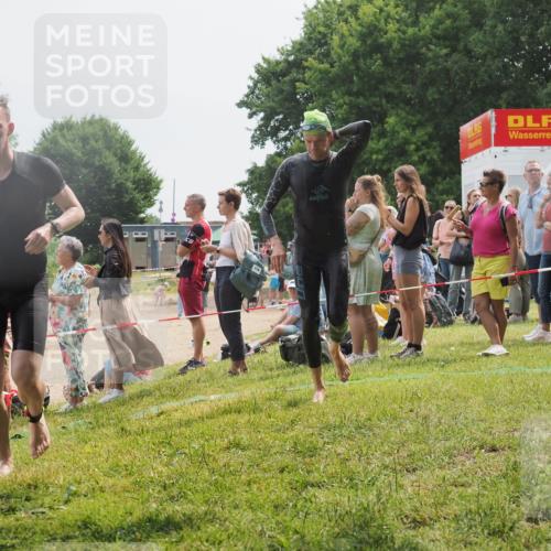 15.06.2025 - 27. Vierlanden-Triathlon KatJ http://msf.ph/oto/8029890 15.06.2025 11:06:08 Schwimmen 670, 817, 819, 855 meine-sportfotos.de