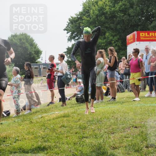 15.06.2025 - 27. Vierlanden-Triathlon KatJ http://msf.ph/oto/8029895 15.06.2025 11:06:08 Schwimmen 670, 817, 819, 855 meine-sportfotos.de