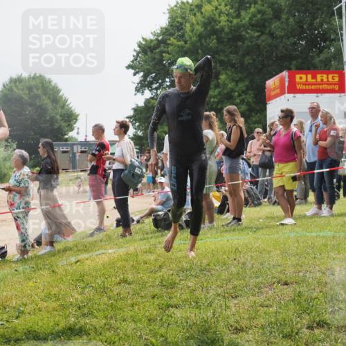 15.06.2025 - 27. Vierlanden-Triathlon KatJ http://msf.ph/oto/8029905 15.06.2025 11:06:08 Schwimmen 670, 817, 819, 855 meine-sportfotos.de