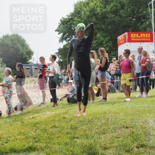 15.06.2025 - 27. Vierlanden-Triathlon KatJ http://msf.ph/oto/8029910 15.06.2025 11:06:08 Schwimmen 670, 817, 819, 855 meine-sportfotos.de