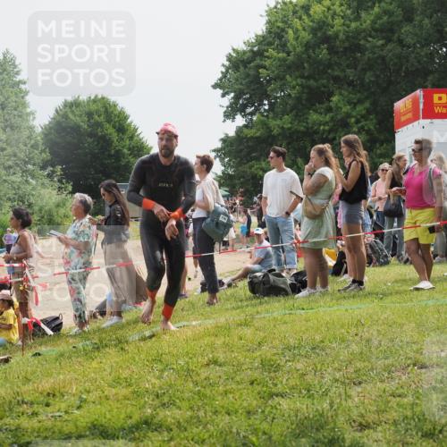 15.06.2025 - 27. Vierlanden-Triathlon KatJ http://msf.ph/oto/8029914 15.06.2025 11:06:12 Schwimmen 670, 817, 855 meine-sportfotos.de