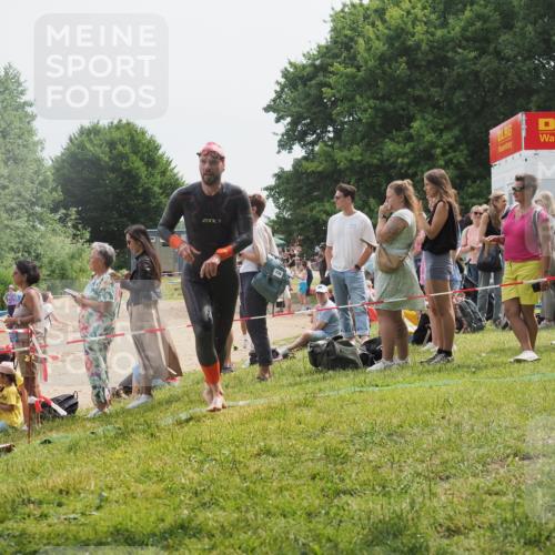 15.06.2025 - 27. Vierlanden-Triathlon KatJ http://msf.ph/oto/8029919 15.06.2025 11:06:12 Schwimmen 670, 817, 855 meine-sportfotos.de