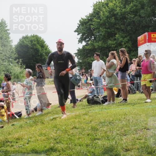 15.06.2025 - 27. Vierlanden-Triathlon KatJ http://msf.ph/oto/8029925 15.06.2025 11:06:12 Schwimmen 670, 817, 855 meine-sportfotos.de