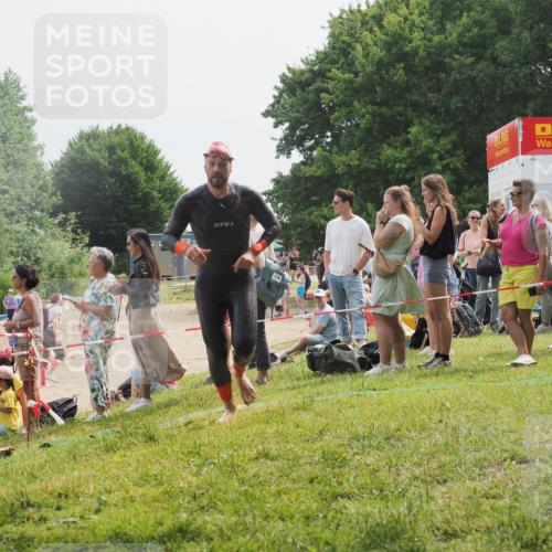 15.06.2025 - 27. Vierlanden-Triathlon KatJ http://msf.ph/oto/8029930 15.06.2025 11:06:12 Schwimmen 670, 817, 855 meine-sportfotos.de