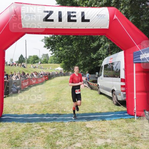 21.06.2025 - 27. Vierlanden-Triathlon MichiJ http://msf.ph/oto/8029936 15.06.2026 12:27:23 Ziel 80 meine-sportfotos.de