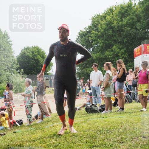 15.06.2025 - 27. Vierlanden-Triathlon KatJ http://msf.ph/oto/8029950 15.06.2025 11:06:13 Schwimmen 670, 817, 855 meine-sportfotos.de