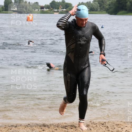 15.06.2025 - 27. Vierlanden-Triathlon Lena Gebhardt http://msf.ph/oto/8029954 15.06.2025 11:06:26 Schwimmen 781, 831, 857, 862 meine-sportfotos.de