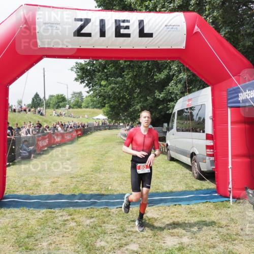 21.06.2025 - 27. Vierlanden-Triathlon MichiJ http://msf.ph/oto/8029955 15.06.2026 12:27:23 Ziel 80 meine-sportfotos.de