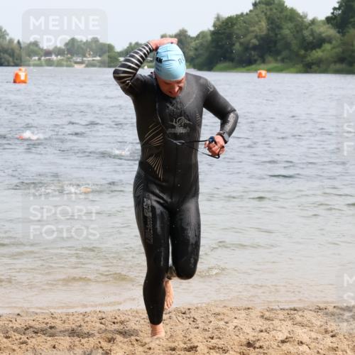 15.06.2025 - 27. Vierlanden-Triathlon Lena Gebhardt http://msf.ph/oto/8029967 15.06.2025 11:06:26 Schwimmen 781, 831, 857, 862 meine-sportfotos.de