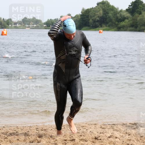 15.06.2025 - 27. Vierlanden-Triathlon Lena Gebhardt http://msf.ph/oto/8029972 15.06.2025 11:06:27 Schwimmen 781, 831, 857, 862 meine-sportfotos.de
