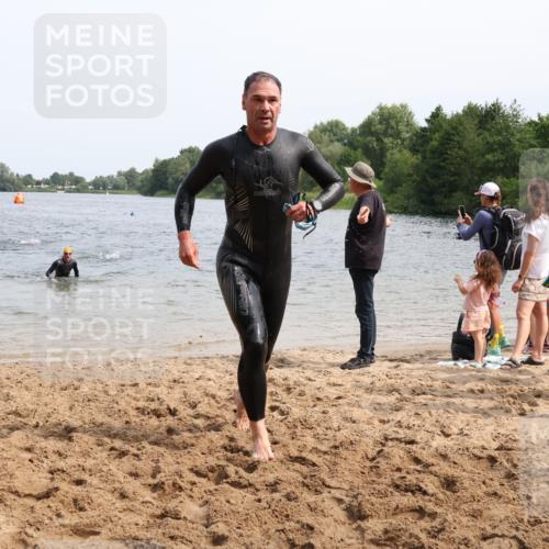 15.06.2025 - 27. Vierlanden-Triathlon Lena Gebhardt http://msf.ph/oto/8029984 15.06.2025 11:06:28 Schwimmen 781, 831, 862 meine-sportfotos.de