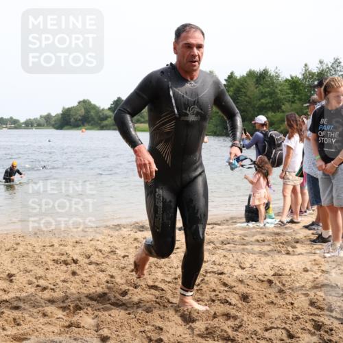 15.06.2025 - 27. Vierlanden-Triathlon Lena Gebhardt http://msf.ph/oto/8029992 15.06.2025 11:06:28 Schwimmen 781, 831, 862 meine-sportfotos.de