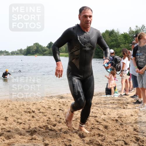 15.06.2025 - 27. Vierlanden-Triathlon Lena Gebhardt http://msf.ph/oto/8029997 15.06.2025 11:06:28 Schwimmen 781, 831, 862 meine-sportfotos.de
