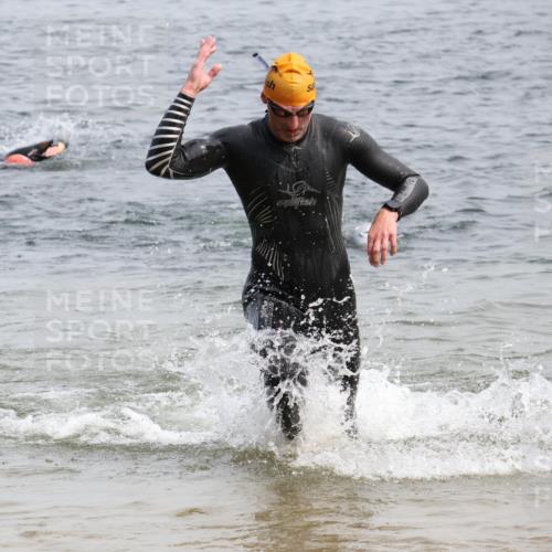 15.06.2025 - 27. Vierlanden-Triathlon Lena Gebhardt http://msf.ph/oto/8030008 15.06.2025 11:06:32 Schwimmen 781, 831, 862 meine-sportfotos.de