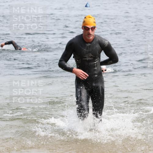 15.06.2025 - 27. Vierlanden-Triathlon Lena Gebhardt http://msf.ph/oto/8030017 15.06.2025 11:06:32 Schwimmen 781, 831, 862 meine-sportfotos.de