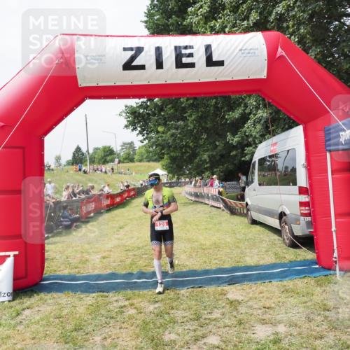 21.06.2025 - 27. Vierlanden-Triathlon MichiJ http://msf.ph/oto/8030018 15.06.2026 12:31:00 Ziel 126 meine-sportfotos.de