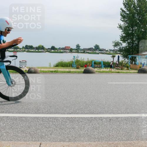 21.06.2025 - 27. Vierlanden-Triathlon H.Heesch http://msf.ph/oto/8030027 15.06.2025 11:29:56 Radfahren 656, 730, 932, 936 meine-sportfotos.de