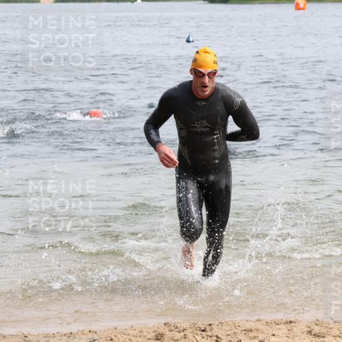 15.06.2025 - 27. Vierlanden-Triathlon Lena Gebhardt http://msf.ph/oto/8030030 15.06.2025 11:06:33 Schwimmen 781, 831, 862 meine-sportfotos.de