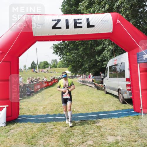 21.06.2025 - 27. Vierlanden-Triathlon MichiJ http://msf.ph/oto/8030031 15.06.2026 12:31:00 Ziel 126 meine-sportfotos.de