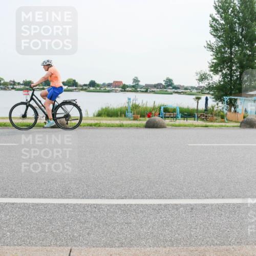 15.06.2025 - 27. Vierlanden-Triathlon H.Heesch http://msf.ph/oto/8030036 15.06.2025 10:32:35 Radfahren 194, 212, 498, 538 meine-sportfotos.de