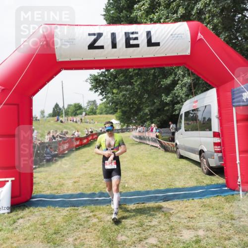 21.06.2025 - 27. Vierlanden-Triathlon MichiJ http://msf.ph/oto/8030037 15.06.2026 12:31:00 Ziel 126 meine-sportfotos.de