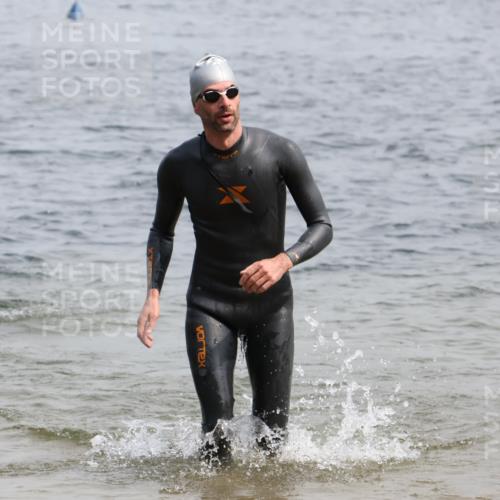 15.06.2025 - 27. Vierlanden-Triathlon Lena Gebhardt http://msf.ph/oto/8030076 15.06.2025 11:06:42 Schwimmen 824, 831, 860, 871 meine-sportfotos.de
