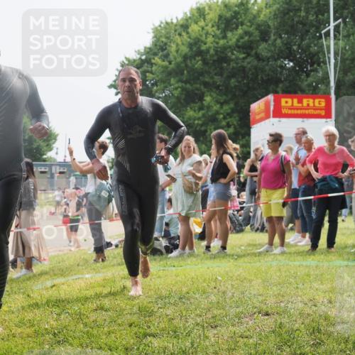 15.06.2025 - 27. Vierlanden-Triathlon KatJ http://msf.ph/oto/8030080 15.06.2025 11:06:31 Schwimmen 781, 831, 862 meine-sportfotos.de