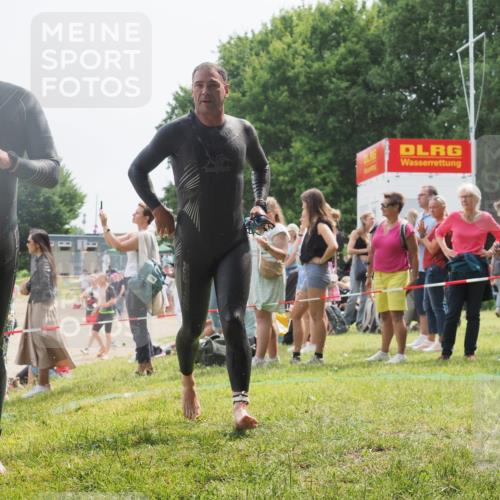 15.06.2025 - 27. Vierlanden-Triathlon KatJ http://msf.ph/oto/8030088 15.06.2025 11:06:31 Schwimmen 781, 831, 862 meine-sportfotos.de