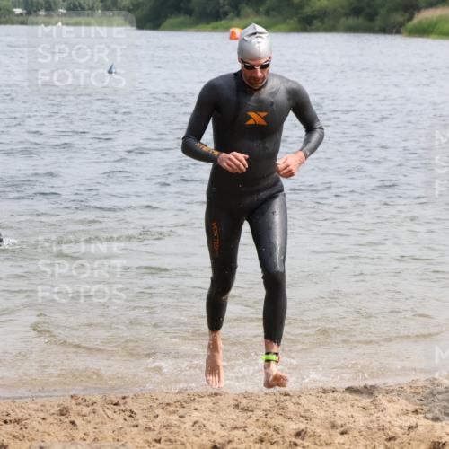 15.06.2025 - 27. Vierlanden-Triathlon Lena Gebhardt http://msf.ph/oto/8030090 15.06.2025 11:06:44 Schwimmen 824, 831, 844, 860, 871 meine-sportfotos.de