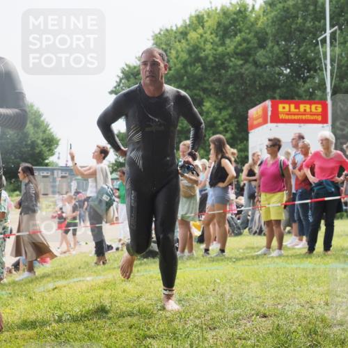 15.06.2025 - 27. Vierlanden-Triathlon KatJ http://msf.ph/oto/8030091 15.06.2025 11:06:32 Schwimmen 781, 831, 862 meine-sportfotos.de