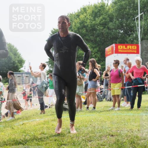 15.06.2025 - 27. Vierlanden-Triathlon KatJ http://msf.ph/oto/8030096 15.06.2025 11:06:32 Schwimmen 781, 831, 862 meine-sportfotos.de