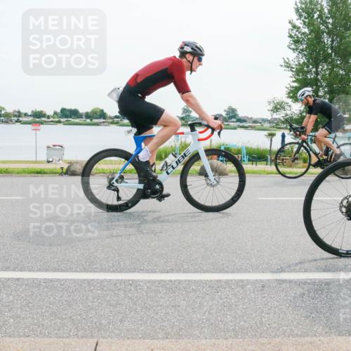 15.06.2025 - 27. Vierlanden-Triathlon H.Heesch http://msf.ph/oto/8030100 15.06.2025 10:32:43 Radfahren 12, 204, 209, 219, 261, 318, 327, 498 meine-sportfotos.de