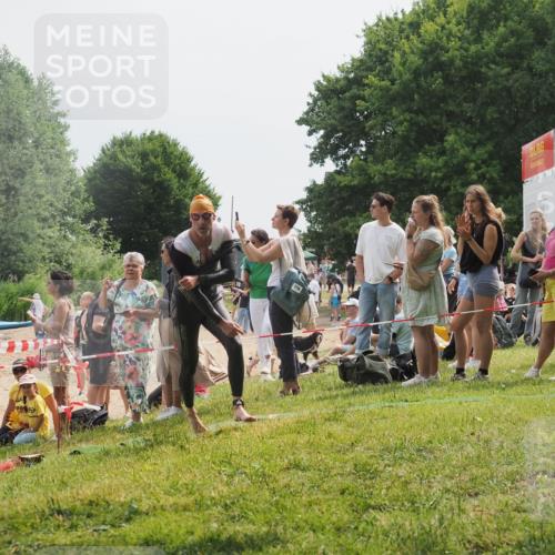 15.06.2025 - 27. Vierlanden-Triathlon KatJ http://msf.ph/oto/8030105 15.06.2025 11:06:37 Schwimmen 781, 831, 862 meine-sportfotos.de
