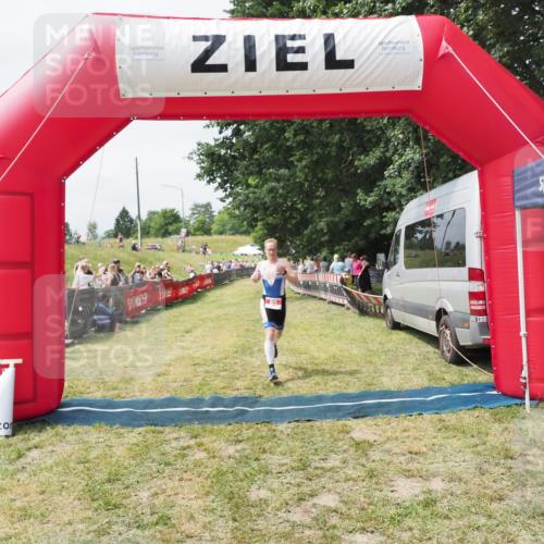 21.06.2025 - 27. Vierlanden-Triathlon MichiJ http://msf.ph/oto/8030107 15.06.2026 12:33:35 Ziel 85 meine-sportfotos.de