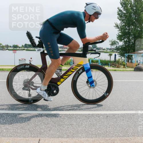 21.06.2025 - 27. Vierlanden-Triathlon H.Heesch http://msf.ph/oto/8030109 15.06.2025 11:29:58 Radfahren 656, 730, 932 meine-sportfotos.de